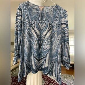 White Stage women’s top size X Large long sleeve rushed. Gray and blue Details